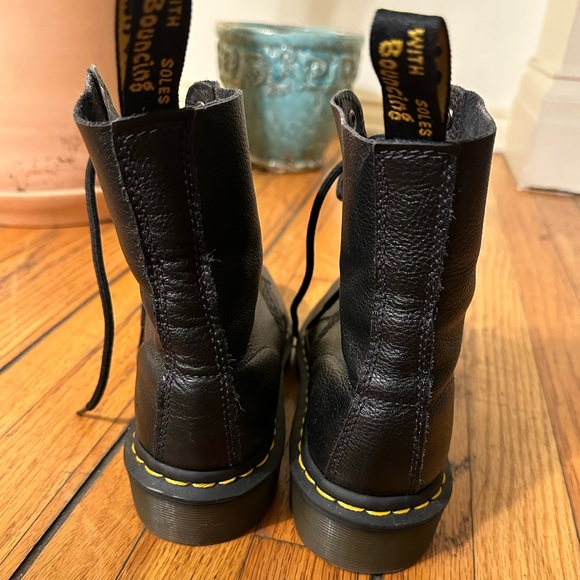 Dr.Martin’s 1460 soft leather lace up boots - Picture 7 of 9